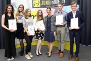 Dritte von links: Selina Zach (6a Klasse), Siegerin des Jugend-Redewettbewerbs 2019. Foto: Land OÖ/Heinz Kraml