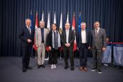 Quelle: Land Oberösterreich; von links nach rechts: Landeshauptmann Mag. Thomas Stelzer, Direktor Mag. Nikolaus Stelzer, Prof. OStR Mag. Elisabeth Haudum, Prof. OStR Mag. Günther Postruznik, Franz Hötzendorfer (Vizebürgermeister der Stadt Rohrbach-Berg), HR Mag. Dr. Alfred Klampfer, B. A.